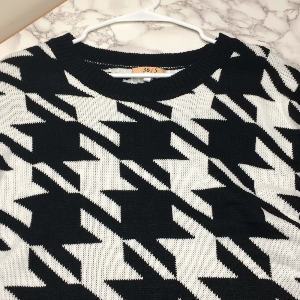 Black/white houndstooth sweater - Picture 3 of 4